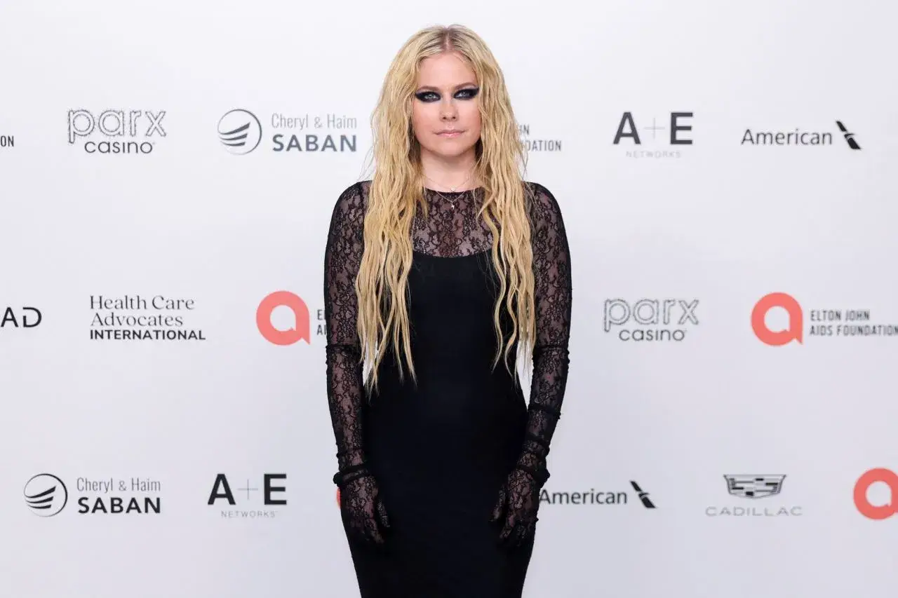 AVRIL LAVIGNE AT ELTON JOHN AIDS FOUNDATION ACADEMY AWARDS 2